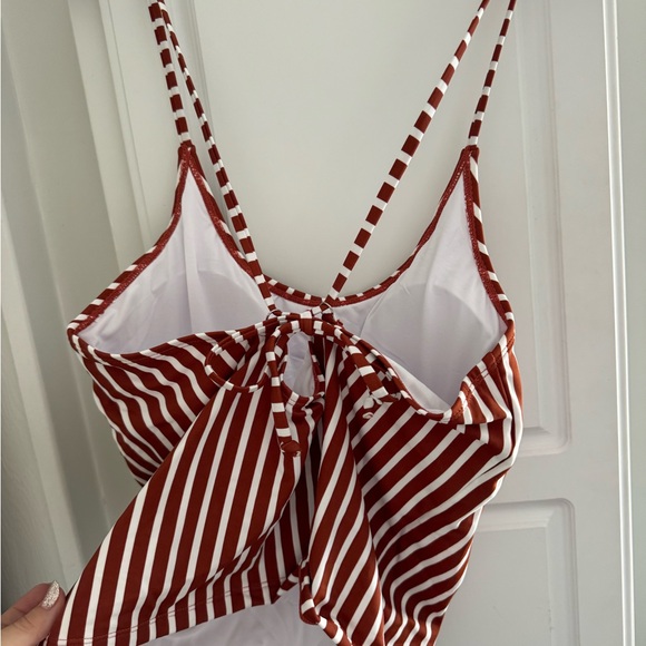 Bathing suits - Picture 10 of 12